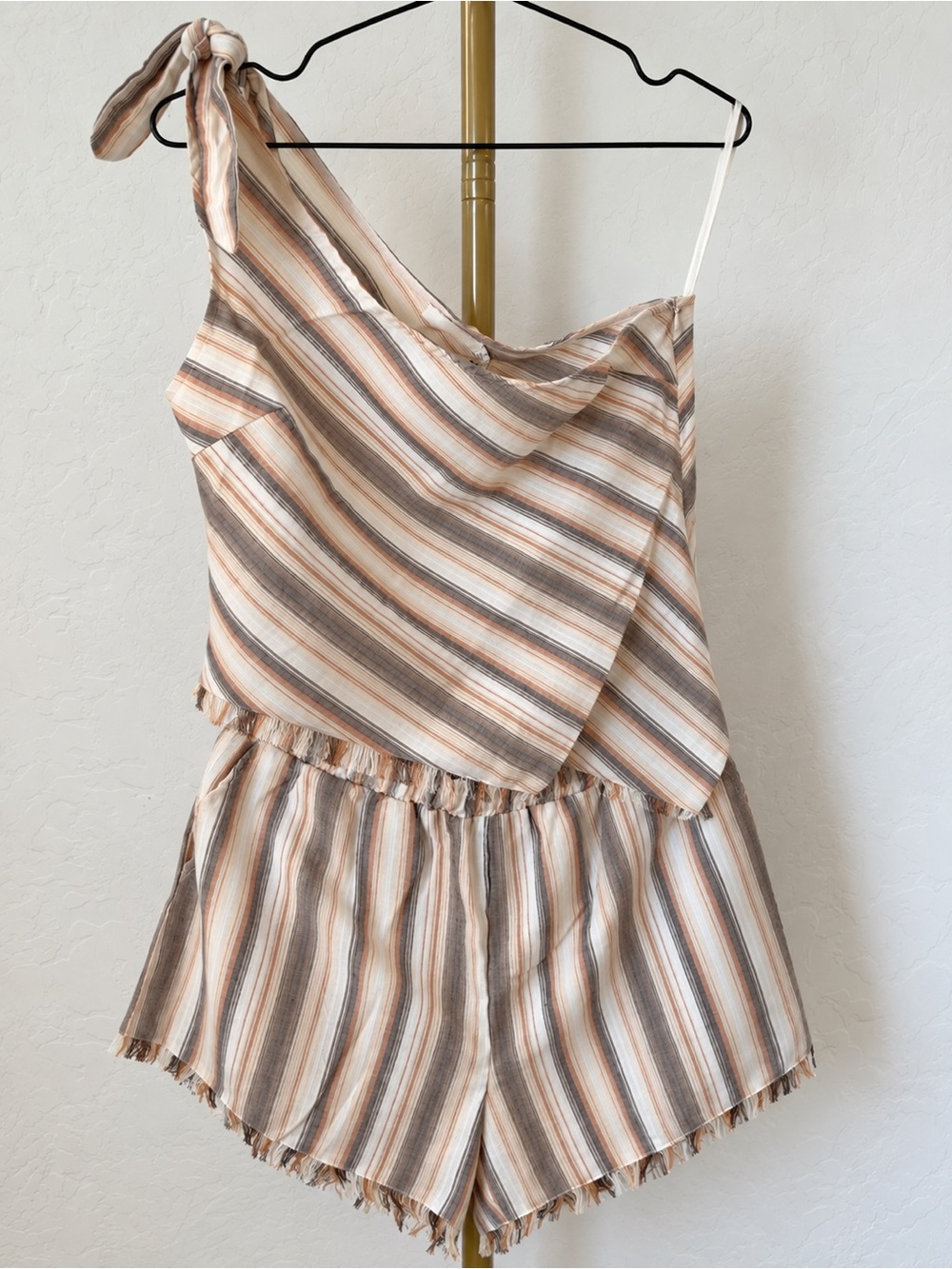 NEEDII SHORT SET Striped One-Shoulder Women’s Top in Cream and Brown